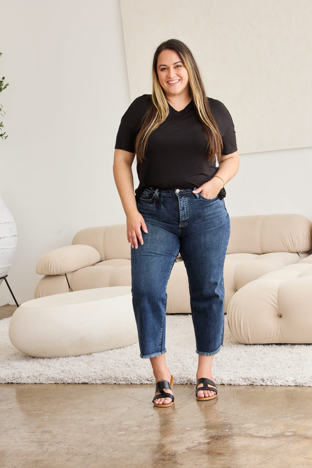 Pantalones vaqueros de cintura alta con dobladillo sin rematar y control de abdomen de talla grande RFM