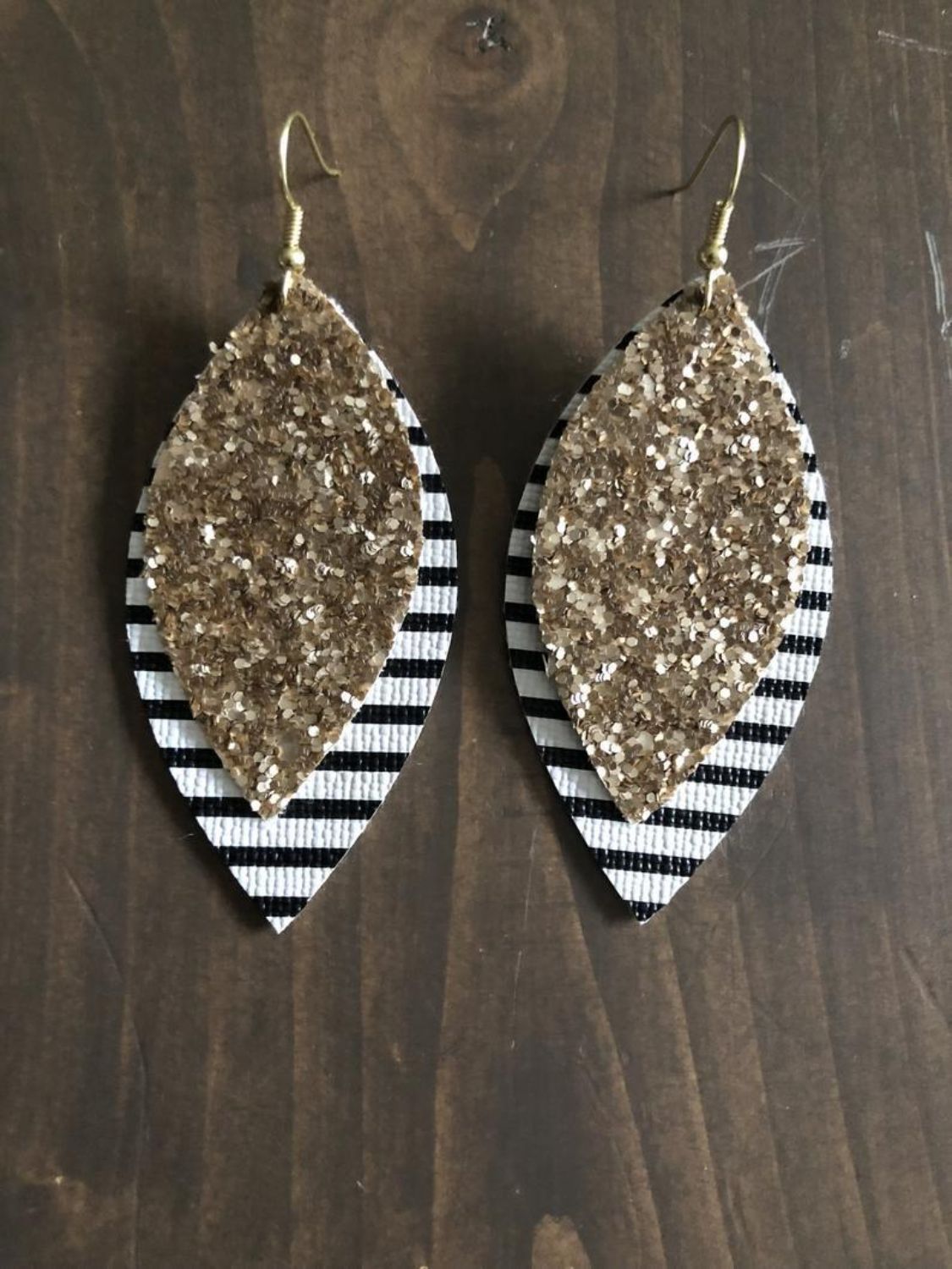 Pendientes colgantes de hojas de cuero