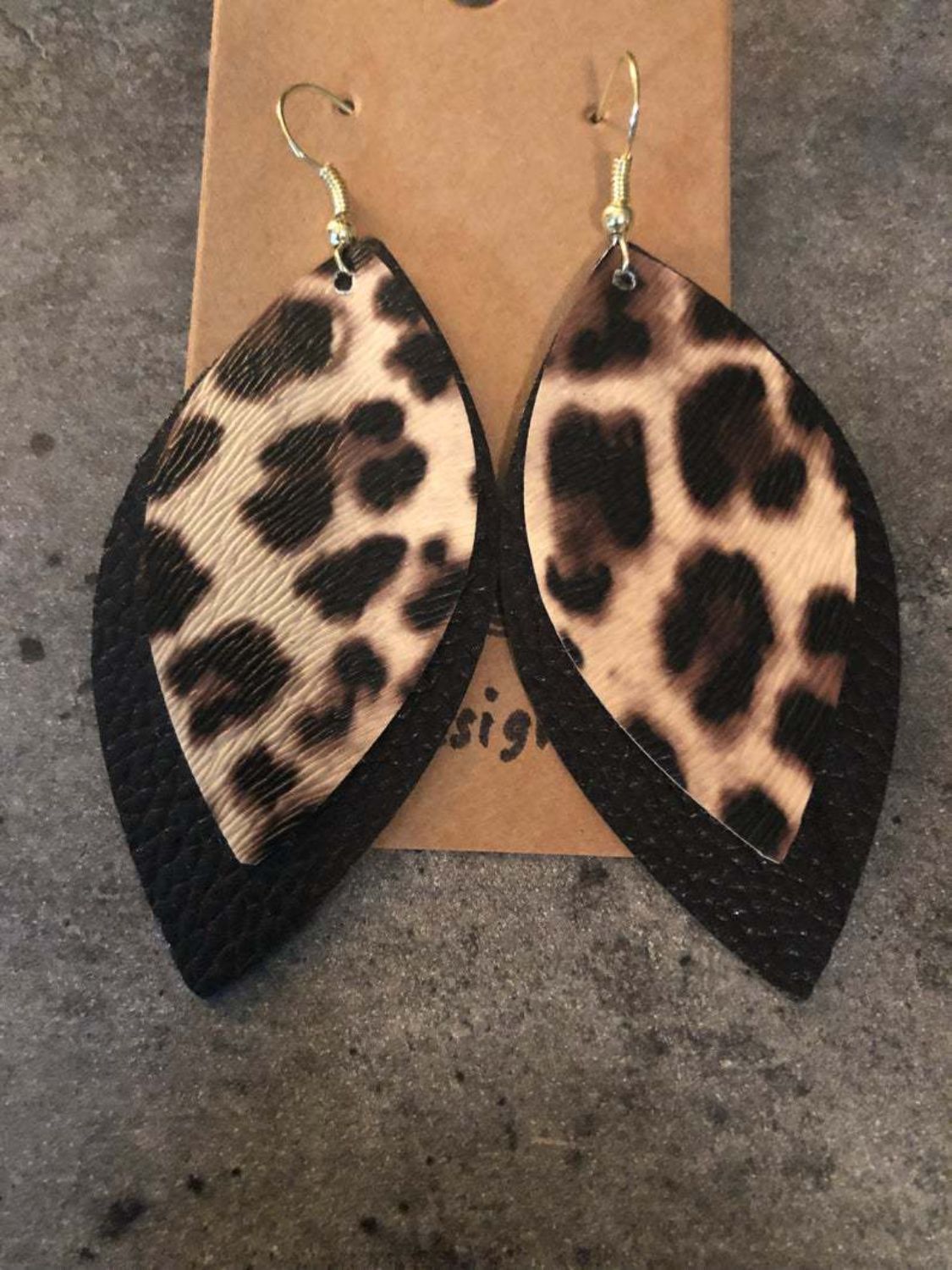 Pendientes colgantes de hojas de cuero