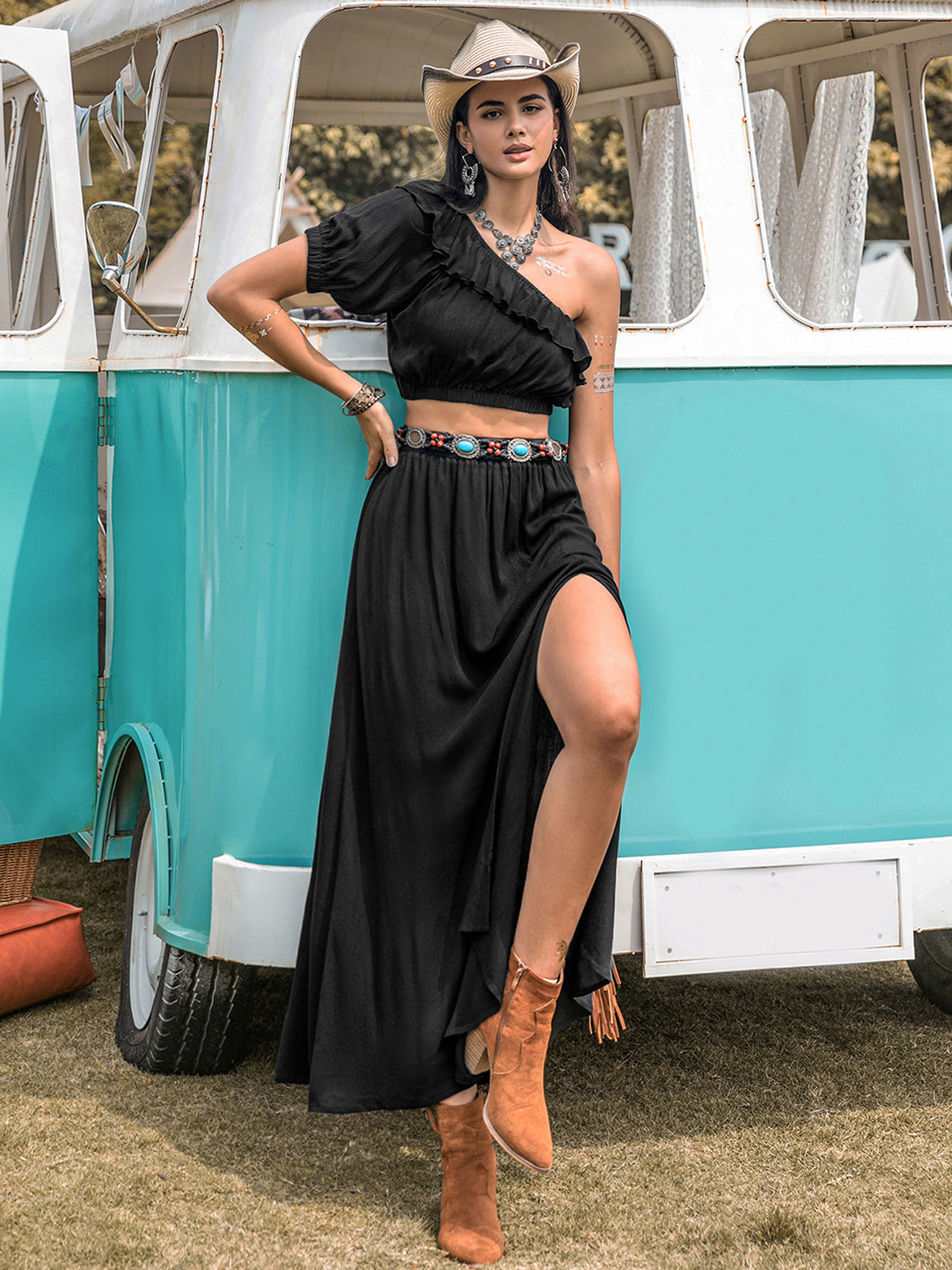 Conjunto de top y falda con abertura