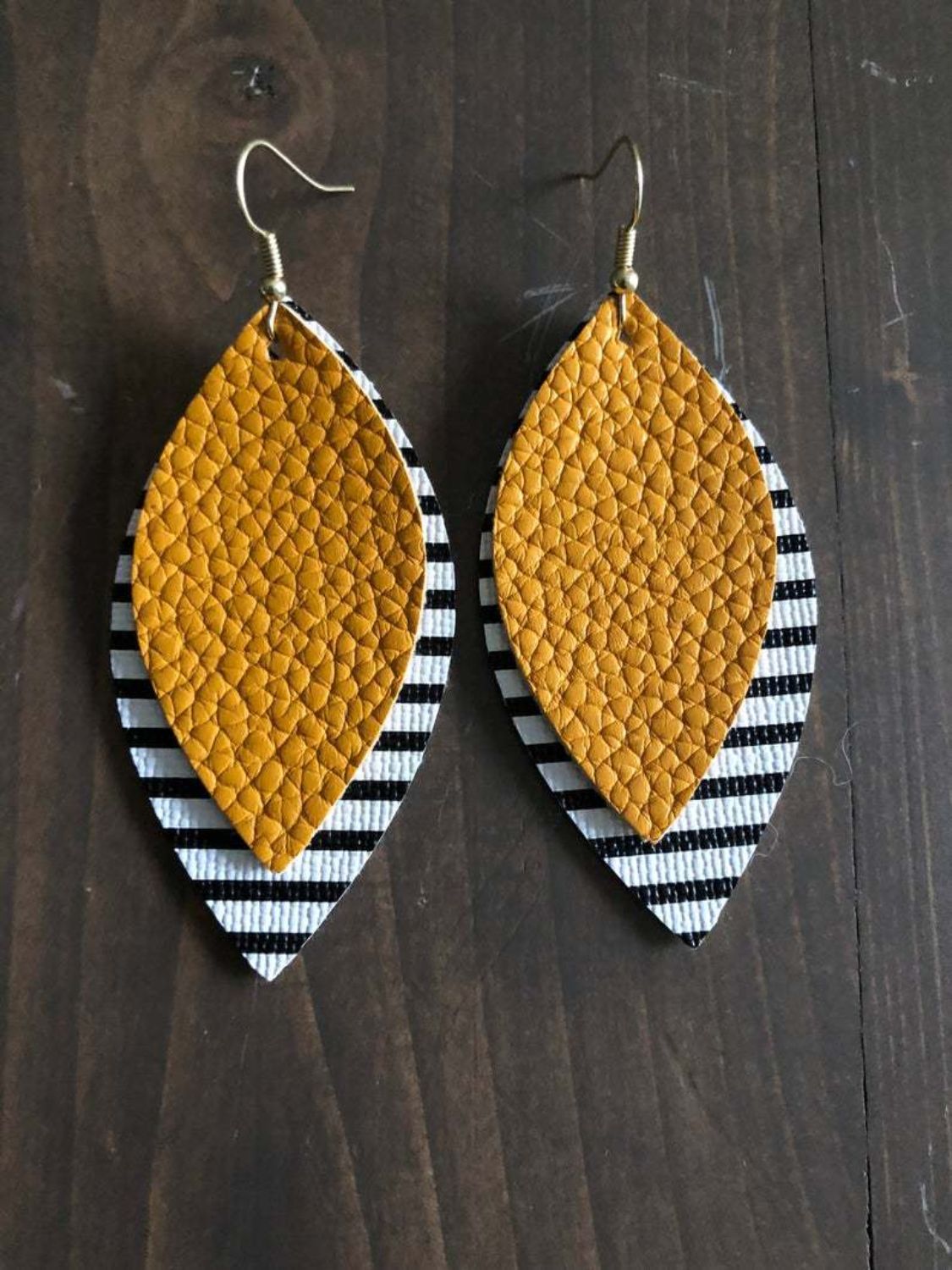 Pendientes colgantes de hojas de cuero