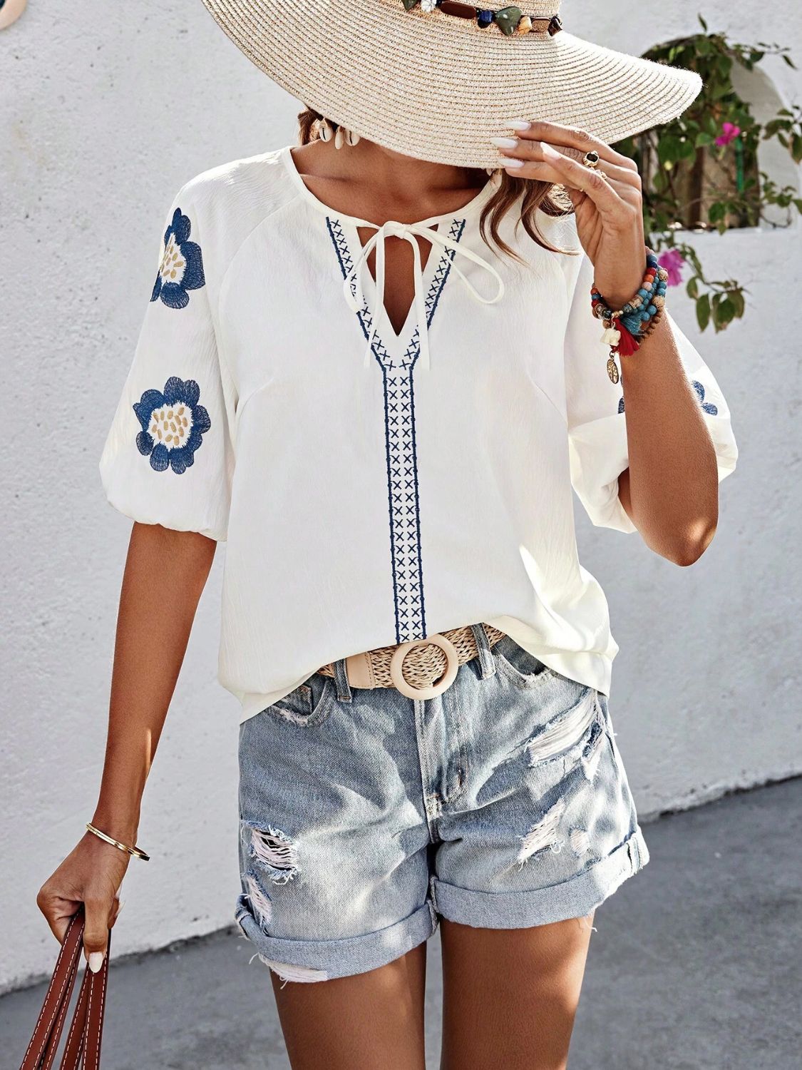 Blusa bordada con mangas abullonadas