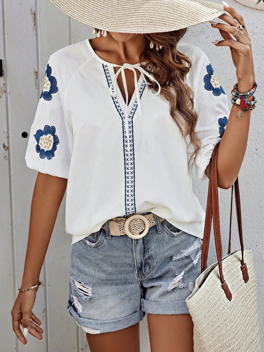 Blusa bordada con mangas abullonadas
