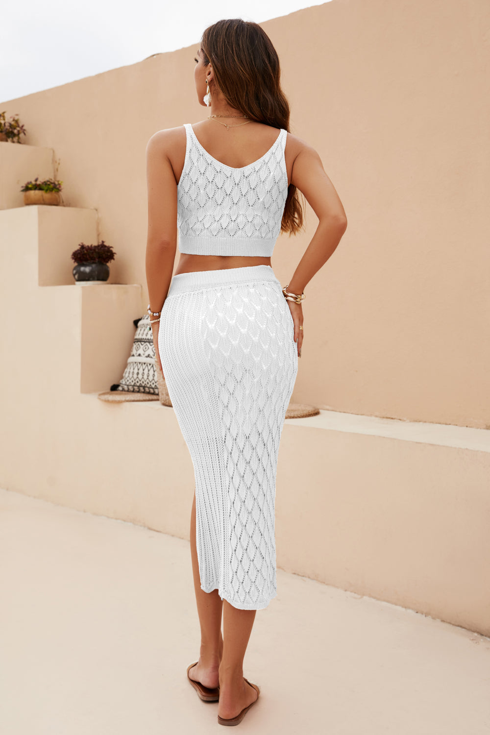 Conjunto de top corto calado y falda con abertura