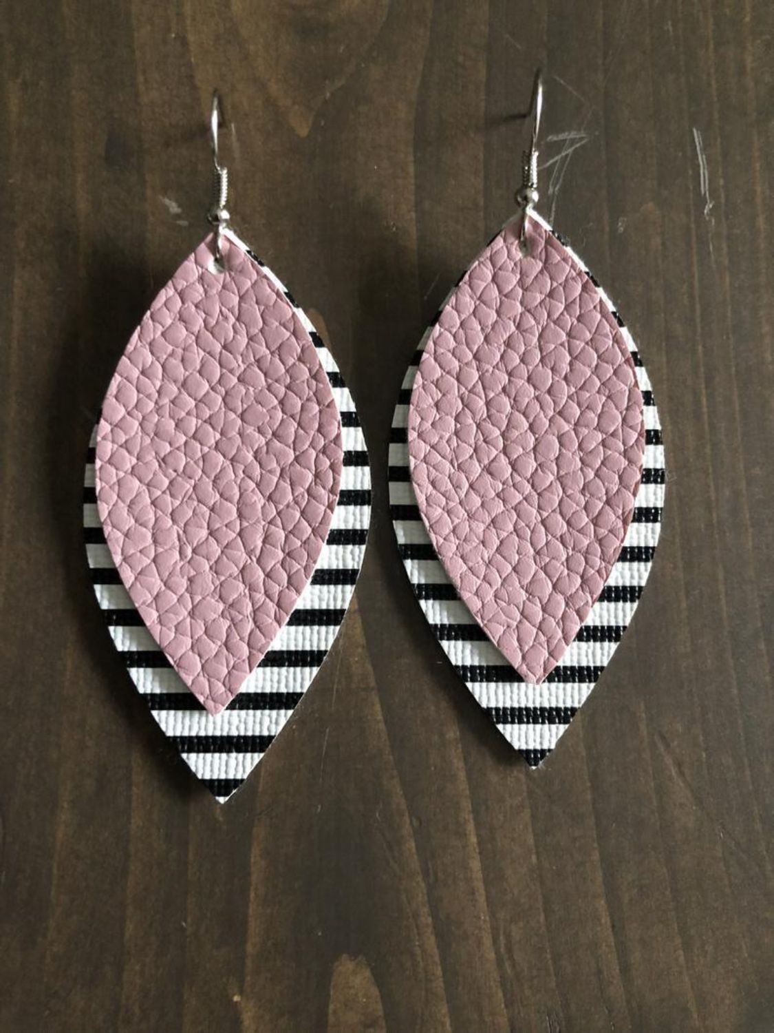 Pendientes colgantes de hojas de cuero
