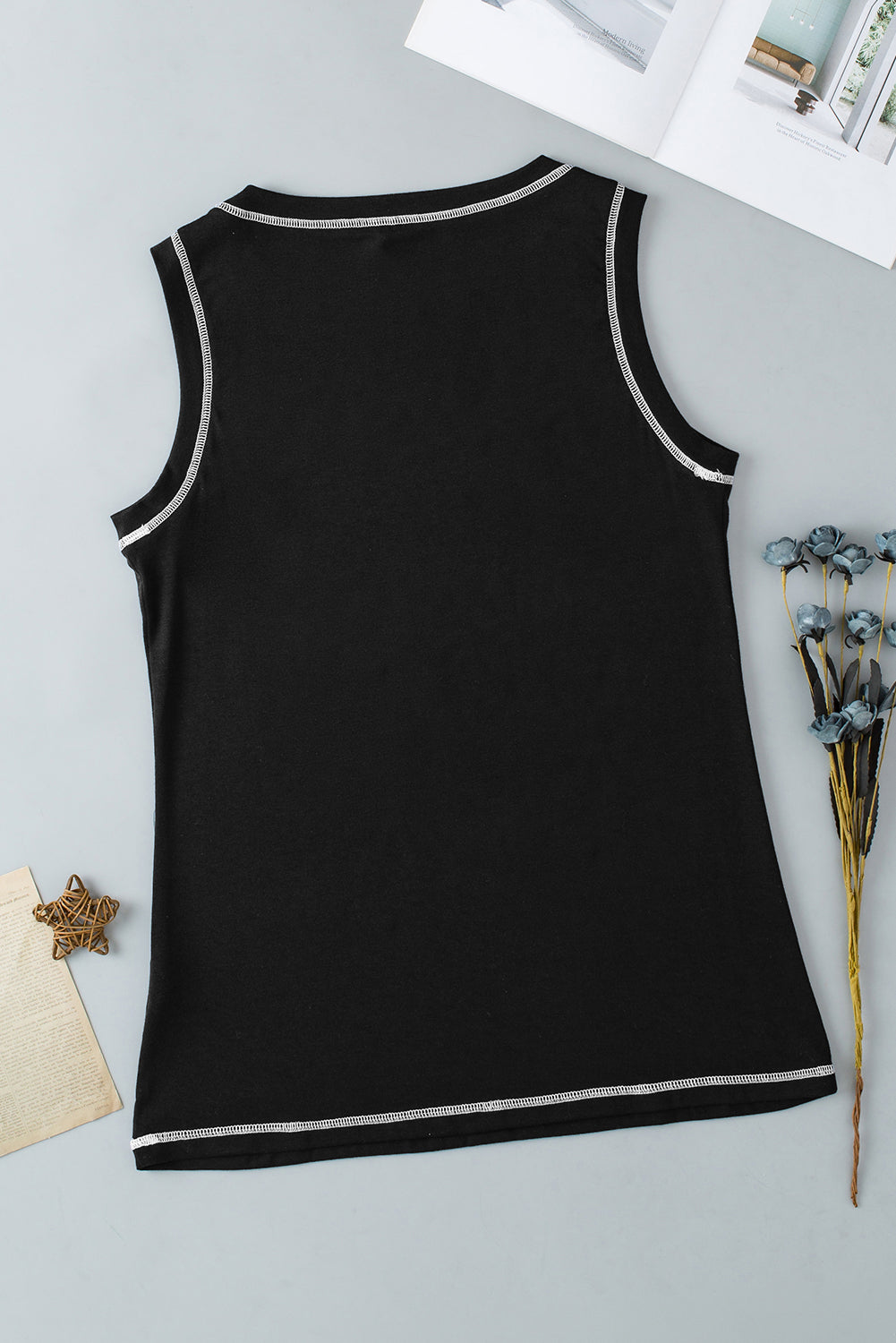 Camiseta sin mangas con cuello redondo y estampado gráfico