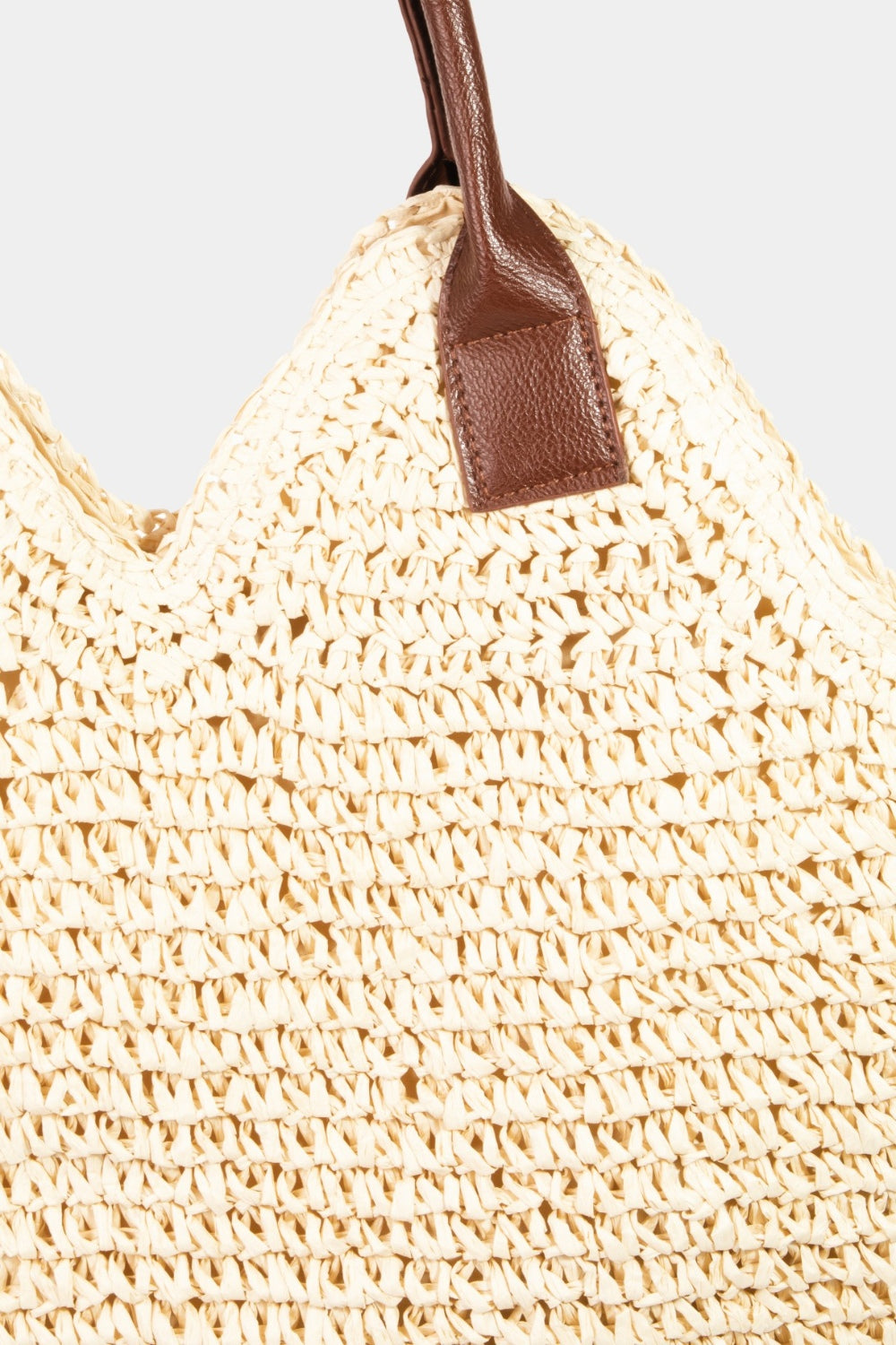 Bolso bandolera con correa trenzada de paja
