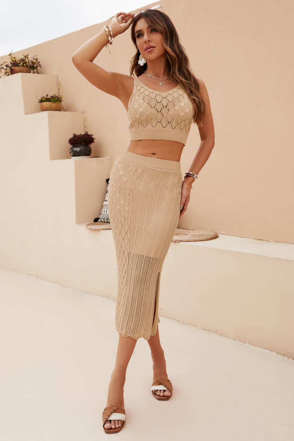 Conjunto de top corto calado y falda con abertura