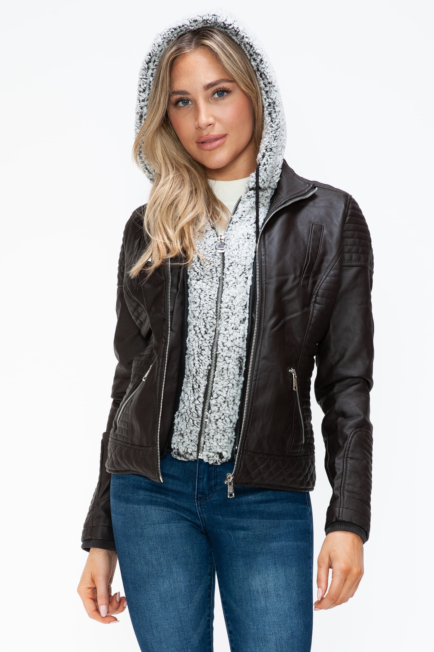 Chaqueta con doble cremallera y capucha afelpada de YMI 