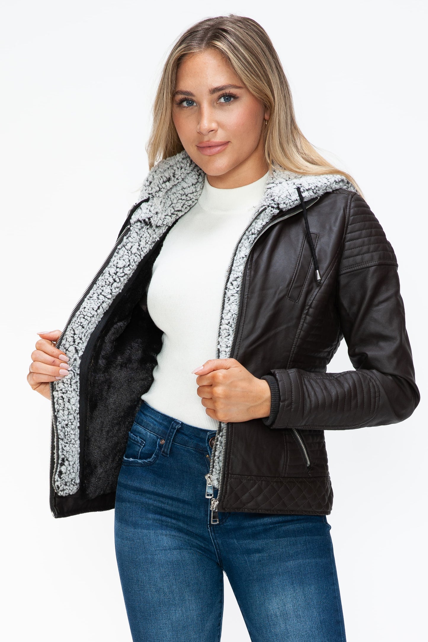 Chaqueta con doble cremallera y capucha afelpada de YMI 