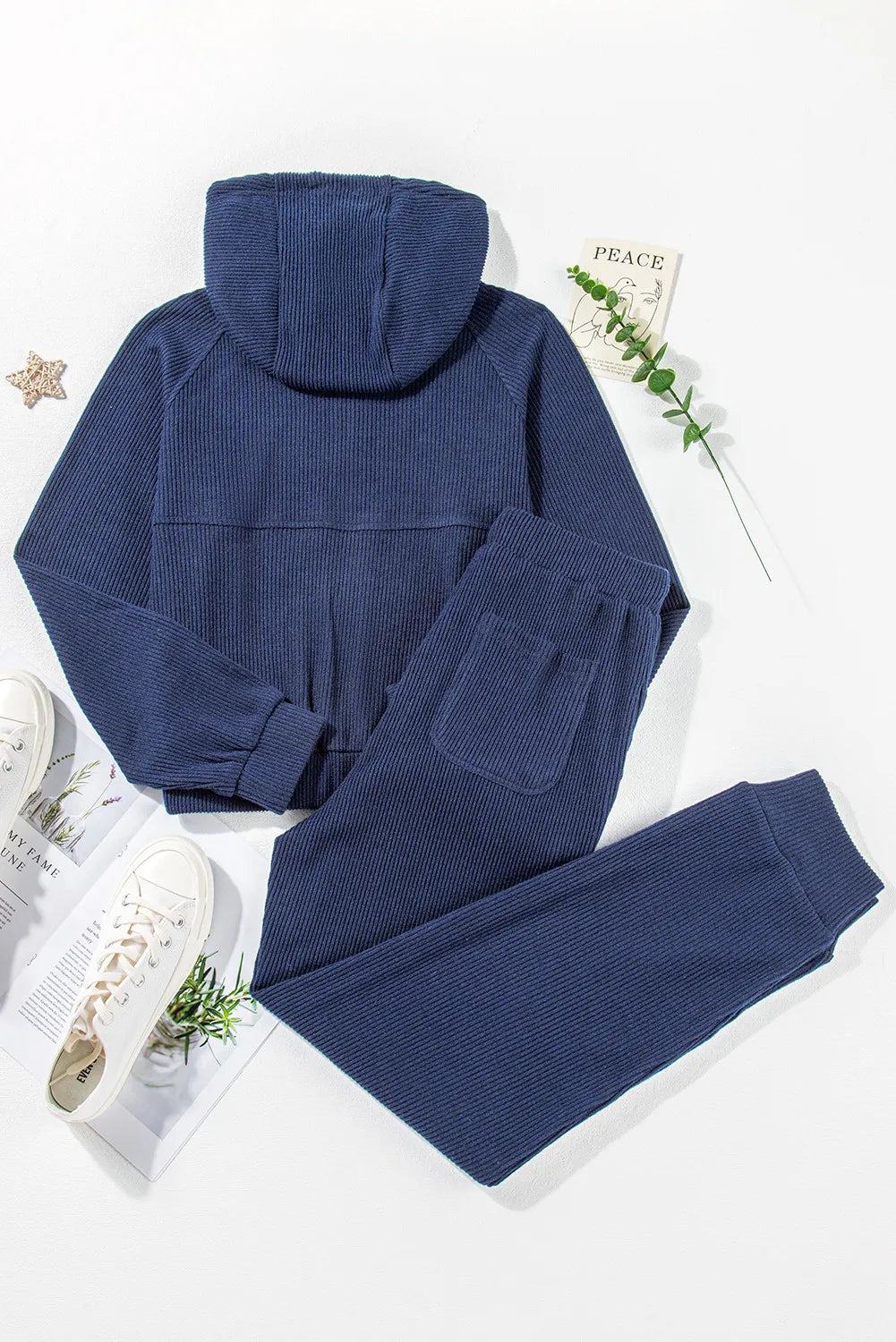 Conjunto deportivo con sudadera con capucha y pantalones deportivos con media cremallera y cordón