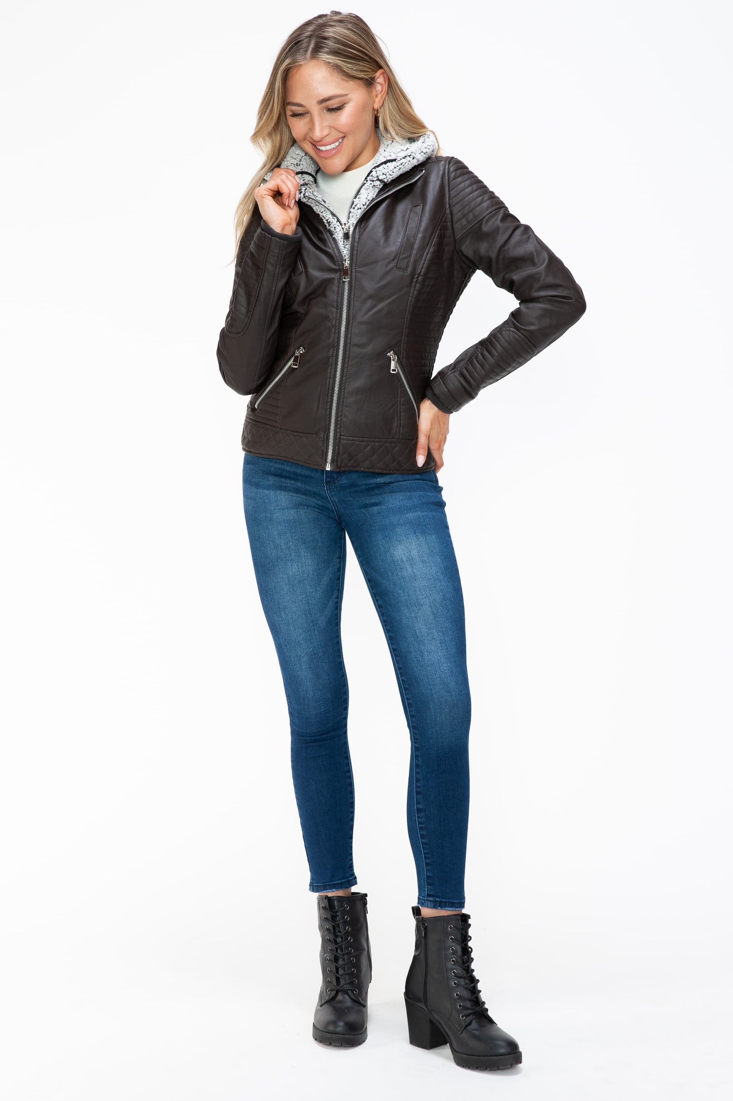 Chaqueta con doble cremallera y capucha afelpada de YMI 
